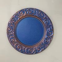 Hôtel restaurant sous assiette vaisselle bleu or noir événement mariage assiettes chargeur assiettes antique