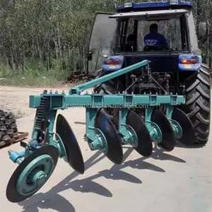 Afrika taman pertanian menerapkan 3 titik dipasang pisau budidaya cakram Plasti dengan berjalan traktor