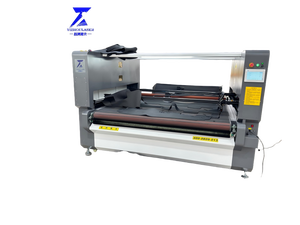Machine de découpe laser <span class=keywords><strong>CO2</strong></span> CNC pour couvre-phare de voiture, tapis occultant, tapis anti-soleil en suède - Product Image 1
