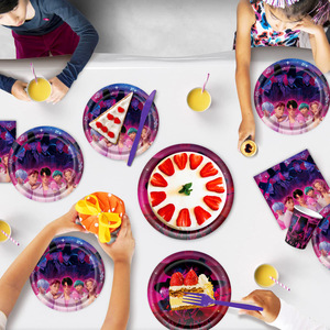 Décorations d'anniversaire sur le thème de l'anime Demon Hunter Squad inspirées du Kpop avec bannière Joyeux Anniversaire, ballons colorés et décoration de gâteau - Product Image 2