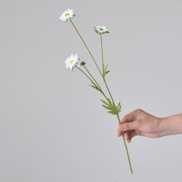 Fleurs artificielles réalistes en soie, mini marguerites et chrysanthèmes à 4 têtes, pour la décoration de salon, les arrangements de mariage et les fournitures florales