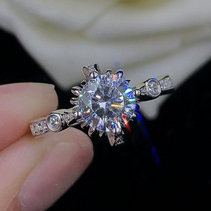 Anello F1344 con Diamante Taglio Brillante Rotondo, Diamante Naturale, Stile Classico per Fidanzamento Femminile - Product Image 1