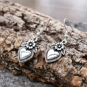 Orecchini pendenti a cuore in argento tibetano con design floreale per donna, gioielli vintage, orecchini in lega placcata argento antico - Product Image 3