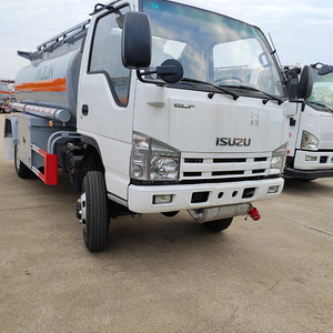 Camion-citerne à huile diesel ISUZU, capacité de 5 m³, transmission manuelle, roues motrices 4x2, état neuf, moins de 5 tonnes de poids total. - Product Image 3