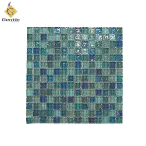 Azulejos de vidrio iridiscente para suelo de baño, mosaicos de piscina mezclados de color verde y azul, China foshan