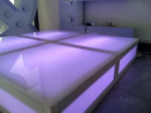Escenario Acrílico Ligero TM ANYCASE para Fiestas, Escenario Blanco para Baile Digital, Mesa de Bar con Luces LED, Escenario Acrílico para Bodas - Product Image 2