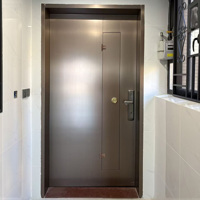 Porte blindée en acier moderne de haute qualité pour l'extérieur, avec système de verrouillage multiple, idéale pour la sécurité