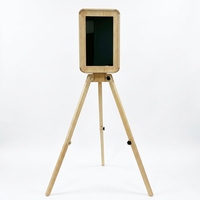 Photo Booth Oak dengan Desain Layar Ganda (18,5" + 14") dan Speaker Marshall; Tidak Perlu Pemasangan iPad.