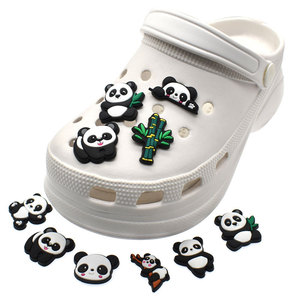 Accessoires de boucle de chaussure en PVC, design panda bambou de dessin animé, avec pendentif fleur, pour la décoration DIY des chaussures de <span class=keywords><strong>plage</strong></span> - Product Image 1
