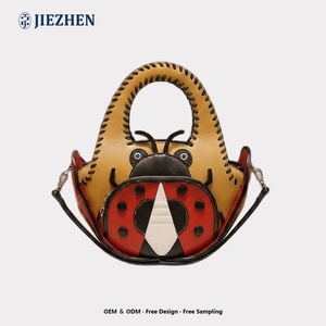 Borsa da Donna Creativa a Forma di Coccinella a Sette Stelle, Borsa a Spalla Casual Fatta a Mano con Design Unico e Carino - Product Image 1