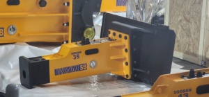 BRISEUR HYDRAULIQUE SOOSAN SB35 en forme de boîte avec attachement de direction de dérapage Mini accessoires de pelle rétrocaveuse chargeuses compactes - Product Image 6