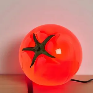 Nordic Creative Red Tomato Resin LED Schreibtischlampe Wohnzimmer Deco-Ornamente