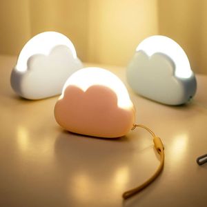 Lámpara de dormir en la nube Luz de noche creativa USB Mini Carga Lámpara Linda Dormitorio Protección para los ojos Luz de noche para dormir - Product Image 1