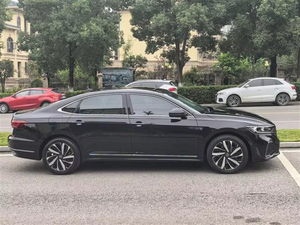 VW <span class=keywords><strong>Passat</strong></span> 330TSI Starlight Edition 2022 d'occasion, presque neuf, berline 4 portes 5 places - Product Image 2