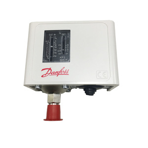 Pressostat Danfoss KP2 G1/4 SPDT, contrôleur de réfrigération IP22 en plastique, 2,5 % FS - Product Image 1
