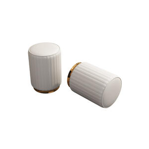 Tabouret moderne pliable en cuir pour maquillage, changement de chaussures et dressing, idéal pour appartement, chambre et école - Product Image 1