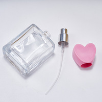 Flacons en verre de sérum pour soins de la peau, parfum clair de haute qualité, 30 ml, forme carrée plate, vaporisateur à pompe en forme de cœur rose, logo personnalisé