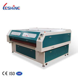 Machine de découpe CO2 automatique à alimentation automatique pour broderie informatisée CCD, textile, cuir, feutre, coton, tissu domestique et tissu – Meilleures ventes - Product Image 1