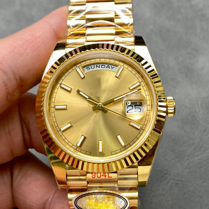 Montre mécanique de luxe en or rose avec fonction plongée et bracelet en acier inoxydable. Les designers peuvent le personnaliser en or 24 carats. - Product Image 3