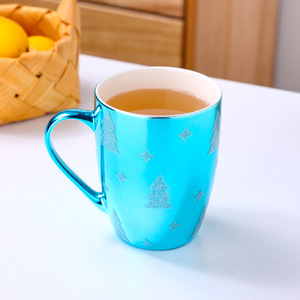 Mug en céramique de Noël 350ml, design arbre de Noël plaqué or, pour cadeaux - Product Image 3