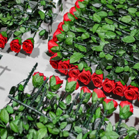 Fournisseur en gros de produits de mariage : Fleur artificielle de qualité supérieure, rose fraîche préservée avec tige dans une boîte ronde en PVC