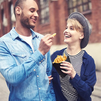 Haute qualité noir écologique de qualité alimentaire papier PE revêtement jetable frites boîte emballage frites boîte à emporter