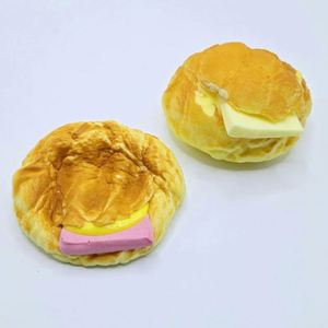 Jouet Squishy Géant Super Doux de Haute Qualité, à Remontée Lente, en Forme de Pain Ananas ou Sandwich, Personnalisable pour Cadeau Promotionnel - Product Image 5