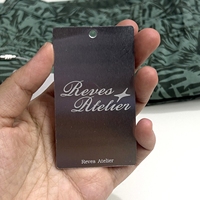 Étiquettes suspendues personnalisées en métal argenté pour vêtements, étiquettes brillantes en aluminium pour marques de vêtements
