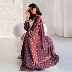 Vêtements islamiques modestes en gros 2026, imprimé à pois froissé, <span class=keywords><strong>abaya</strong></span> longue à ouverture devant pour femmes, écharpe assortie, élégante, grande taille - Product Image 1