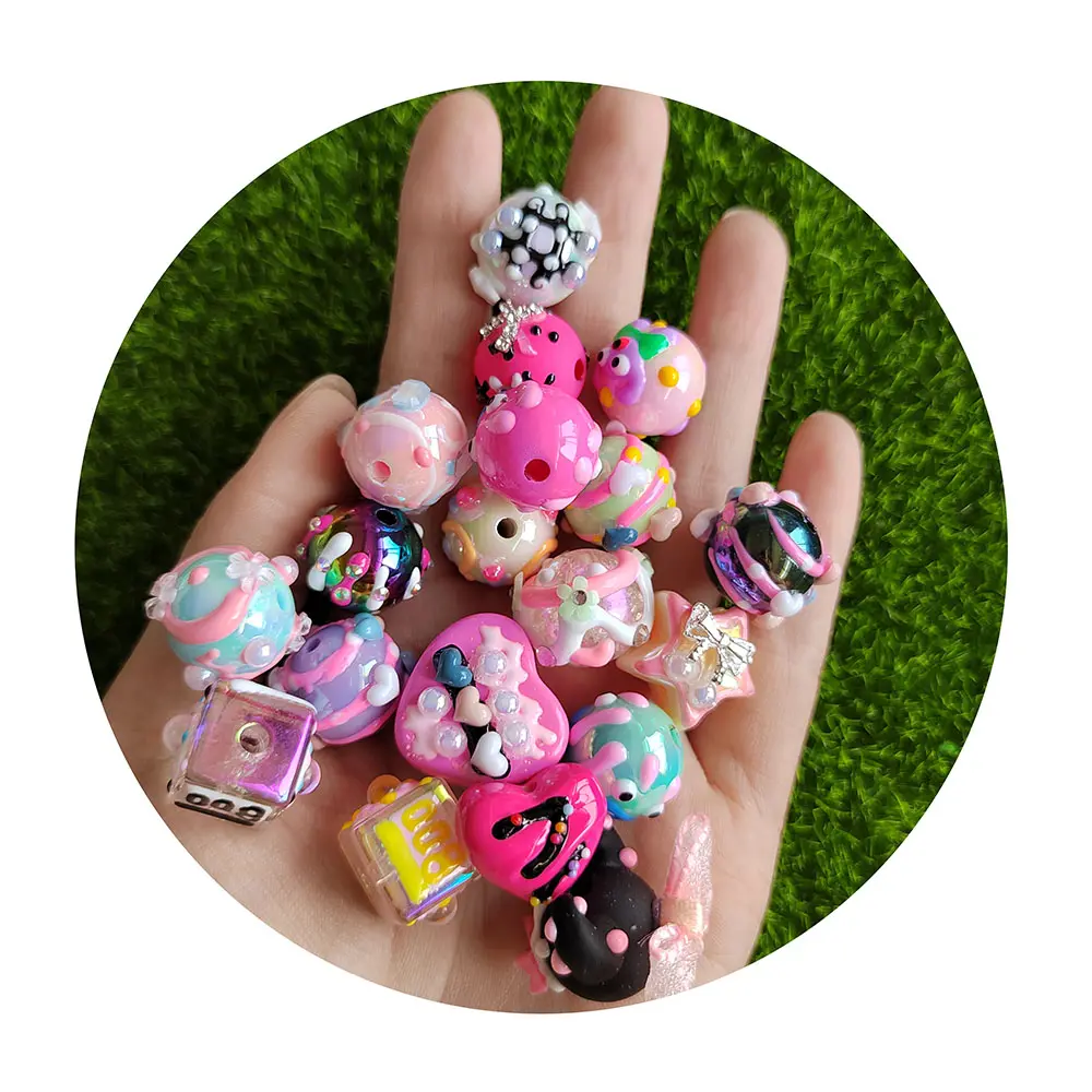 Bulk 100 Pçs/lote Assorted Engraçado Pintado À Mão Solto Spacer Beads Desenhos Animados Pintados À Mão Encantos Bola Para DIY Pulseira Fazer Jóias