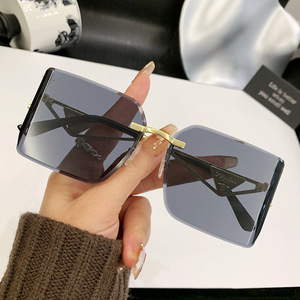 Hollowed Out Frameless <b>Sunglasses</b> Large Square UV400 PC Lens Unisex Fashionable Sun Shades - Product Image 2