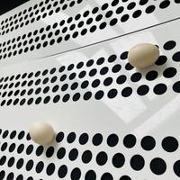 Systèmes de cages d'élevage multi-niveaux en PP poreux ventilé avec tapis roulant pour œufs, récupération automatique douce des œufs et démontage facile