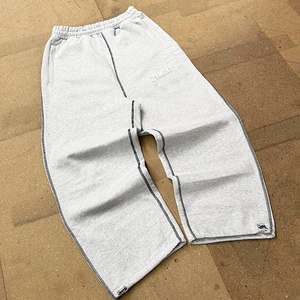 Pantalones Deportivos Personalizados de Felpa Francesa 100% Algodón, Gruesos, de Alta Calidad, Color Gris, con Costuras en Contraste, Estilo Holgado para Hombre - Product Image 1