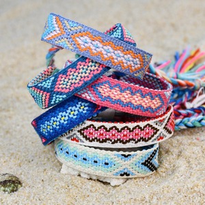 Bracelets tissés de style népalais Bracelets d'amitié tressés pour femmes hommes adolescents faits à la main - Product Image 3