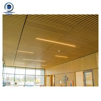 Panneau en forme de U suspendu de plafond de déflecteur en bois de bande métallique pour la conception extérieure de faux plafond de bruit d'hôtel pour le centre commercial