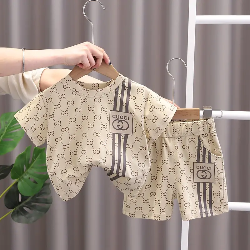 Jongens Zomer Set 2024 Nieuwe Kinderen Korte Mouwen Mode Mode Baby Knappe Gefrituurde Straat Kleding Trend