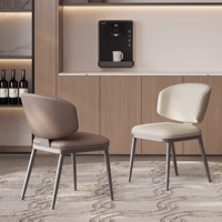Chaise de salle à manger en cuir avec cadre en acier mobile, style italien minimaliste nordique moderne, avec dossier de luxe léger pour la maison