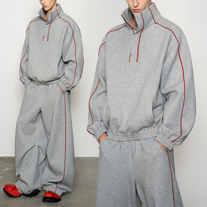 ชุดวอร์มผ้าฝ้ายหนาน้ำหนักมากสำหรับผู้ชาย ยี่ห้อ KingSen เสื้อคอตั้งติดกระดุมแป๊ก แขนเสื้อแบบดรอปไหล่ และกางเกงขายาวทรงกว้าง พร้อมตะเข็บเย็บแบบตัดกัน - Product Image 1