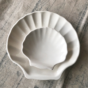 Il Piattiello per Salse in Melamina a Forma di Conchiglia Irregolare Bianca Personalizzabile Più Venduto, Utilizzato in Ristoranti e Ambienti Professionali - Product Image 4