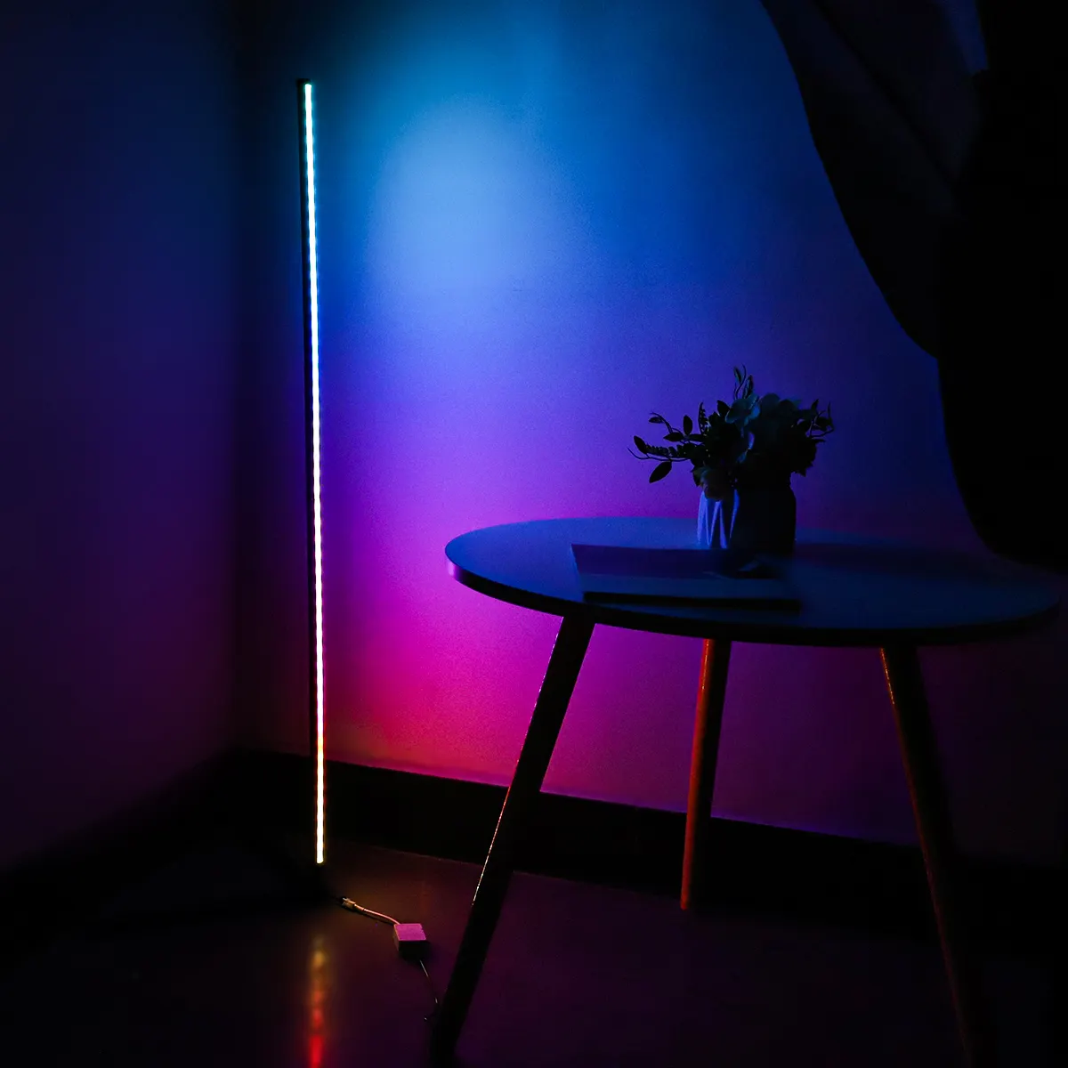Светодиодная современная напольная лампа RGB с регулируемой яркостью, напольный стоячий угловой прожектор
