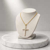 Collier Croix Plaqué Or avec Pendentif Strass et Breloque Croix en Zircon Cubique pour Femme, Cadeau Religieux, Vente en Gros pour Fabrication de Bijoux
