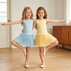 Vestido de tenis para niñas con capas de malla, pantalones cortos incorporados y ribete de encaje, conjunto personalizado de tela de yoga para deportes escolares y uso diario. - Product Image 5