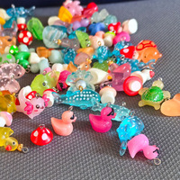 Random 100Pcs Miniatuur Speelgoed Dier Figuur 3d Kleine Mini Bom Hars Beeldje Micro Tuin Sculptuur Object Voor Mang Dai Blind Tas