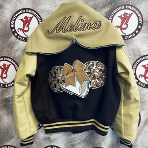 <span class=keywords><strong>Giacca</strong></span> Varsity Personalizzata DCY per Uomo, Nera e <span class=keywords><strong>Beige</strong></span>, con Maniche in <span class=keywords><strong>Pelle</strong></span>, Patch in Ciniglia, Bottoni a Scatto e Cappuccio Ricamato - Product Image 2