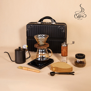 Juego <span class=keywords><strong>de</strong></span> cafetera portátil todo en 1 para acampar con juego <span class=keywords><strong>de</strong></span> regalo <span class=keywords><strong>de</strong></span> embalaje <span class=keywords><strong>de</strong></span> maleta para entusiastas del aire libre - Product Image 1