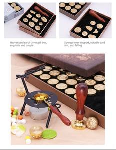 Lot de tampons de scellage de <span class=keywords><strong>cire</strong></span> d'alphabet rétro en laiton, avec boîte de carte 26 lettres a-z, 2 pièces, poignées en bois - Product Image 3