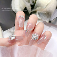 Cœur oblique rectangulaire ultra-brillant, finition pavé de cristaux, nail art de luxe pré-dessiné, best-seller des influenceurs
