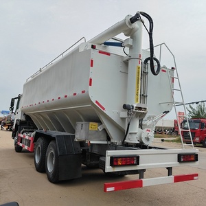 Camión Cisterna para Alimento Sólido Sinotruck HOWO 8x4 Euro 2, Volumen del Tanque 40cbm, 20 Toneladas, Camión para Alimento de Pollo en Venta - Product Image 5