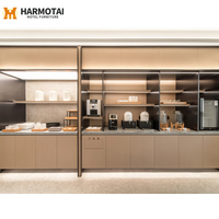 Ensemble de mobilier moderne pour réception d'hôtel et appartement avec design modulaire écologique, tables et chaises de restaurant d'hôtel