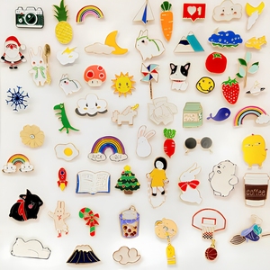 Pins de solapa personalizados de metal chapado en oro con esmalte, troquelados e impresos, con diseño de anime divertido y lindo, con tarjeta de soporte, al por mayor - Product Image 2